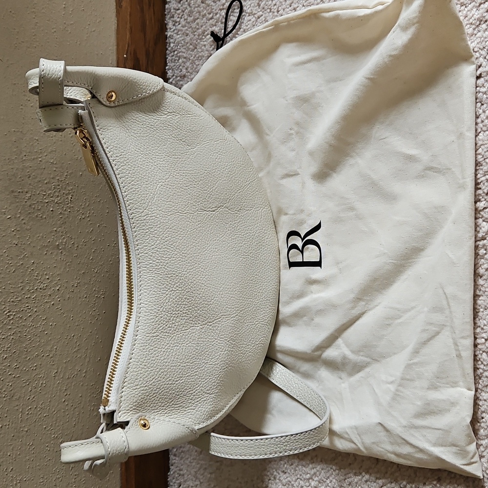 Banana Repeblic Vida Half-moon Shoulder Bag - Picture 3 of 10